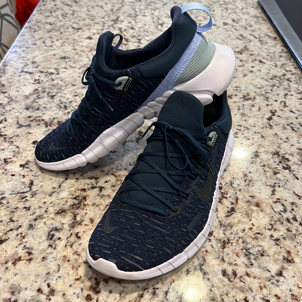Size 9 Nike Run Free navy shoes